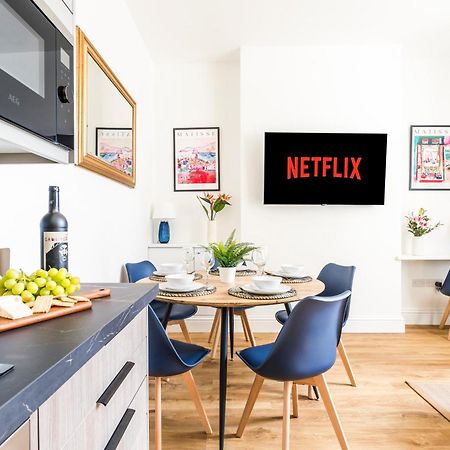 Cozy 2 Bedroom Apartment In Sutton サットン エクステリア 写真