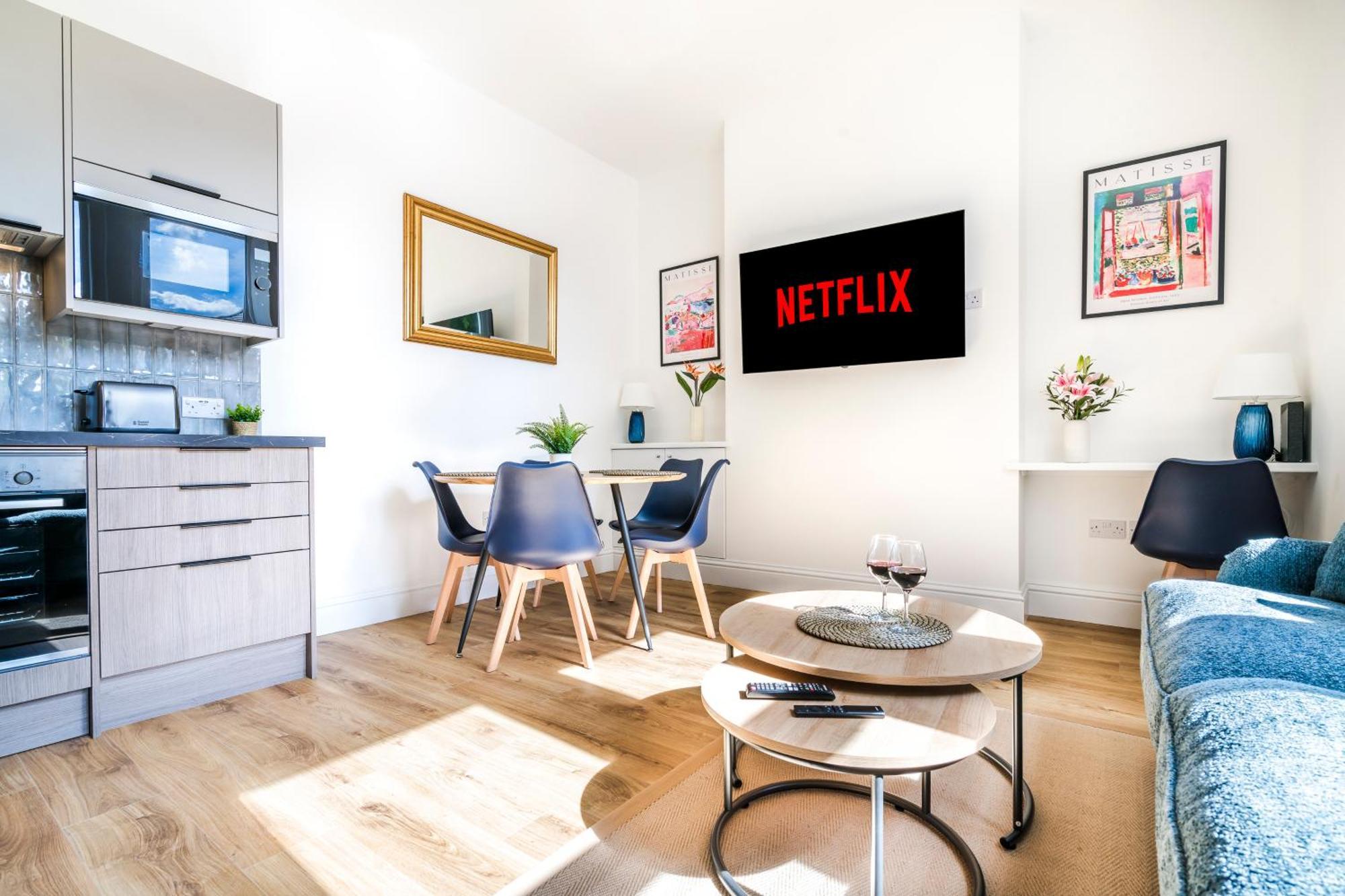 Cozy 2 Bedroom Apartment In Sutton サットン エクステリア 写真