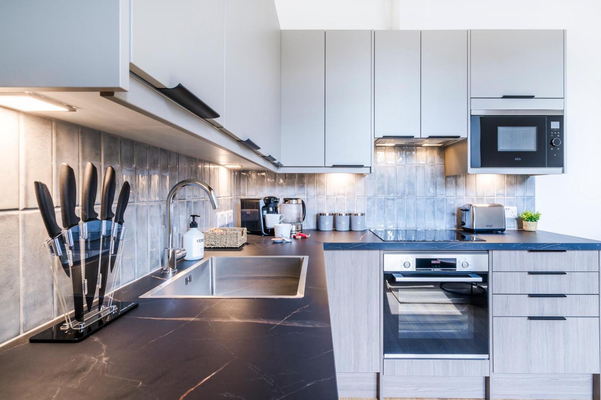Cozy 2 Bedroom Apartment In Sutton サットン エクステリア 写真