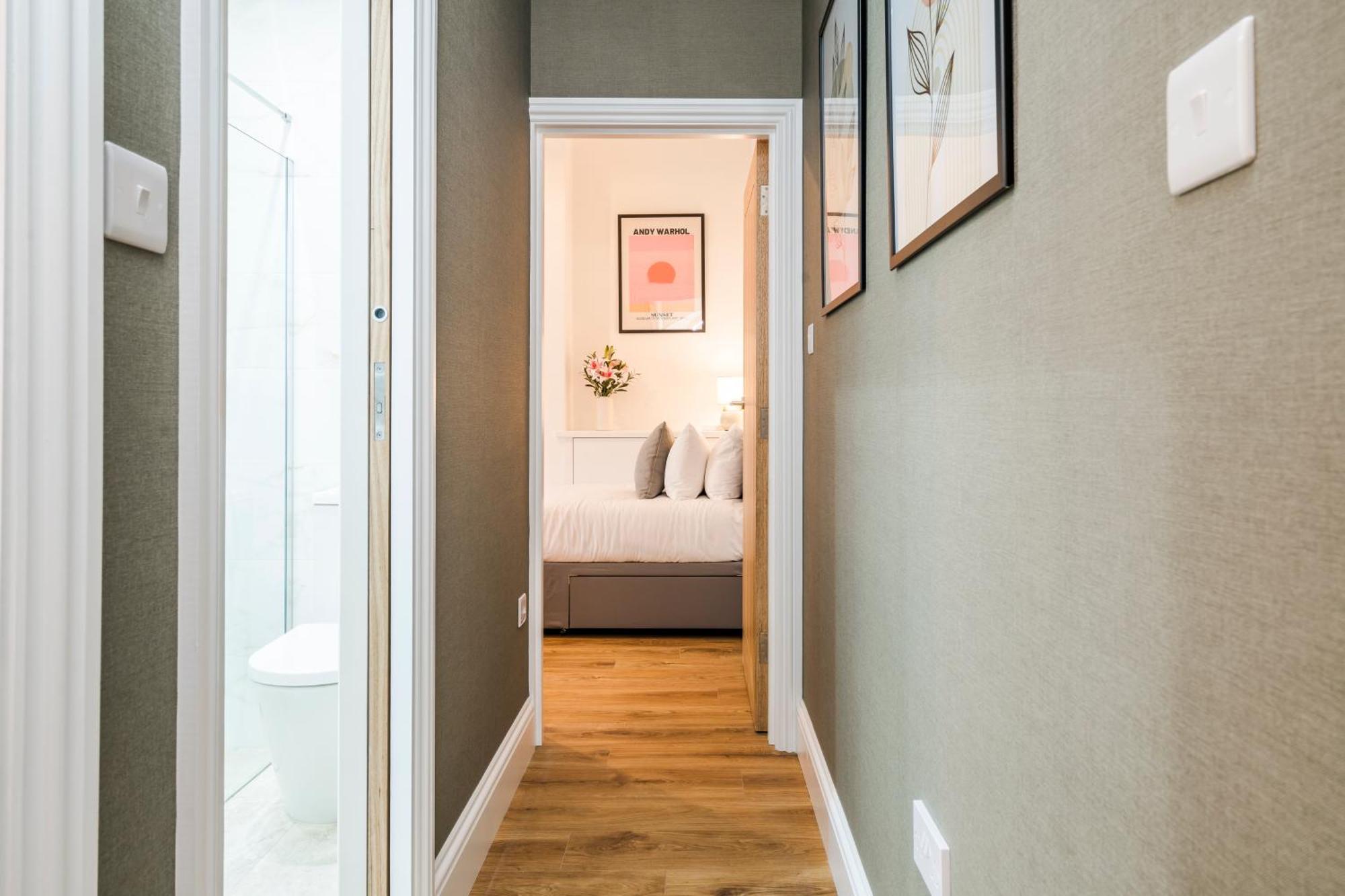 Cozy 2 Bedroom Apartment In Sutton サットン エクステリア 写真