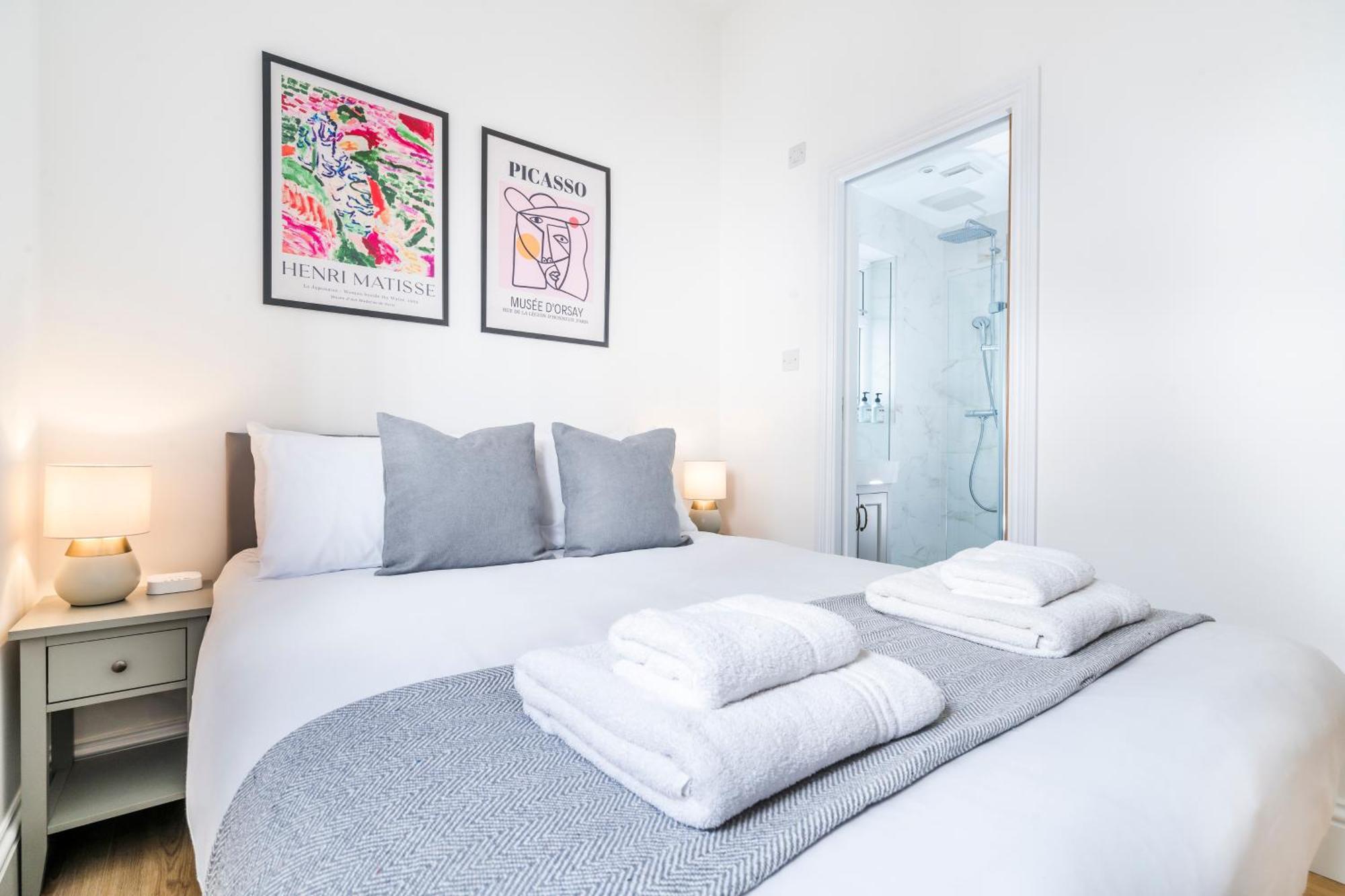 Cozy 2 Bedroom Apartment In Sutton サットン エクステリア 写真