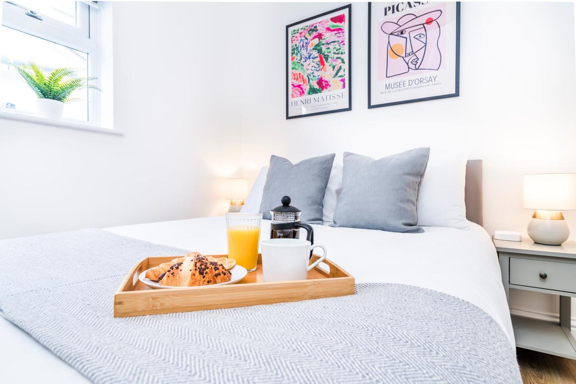 Cozy 2 Bedroom Apartment In Sutton サットン エクステリア 写真
