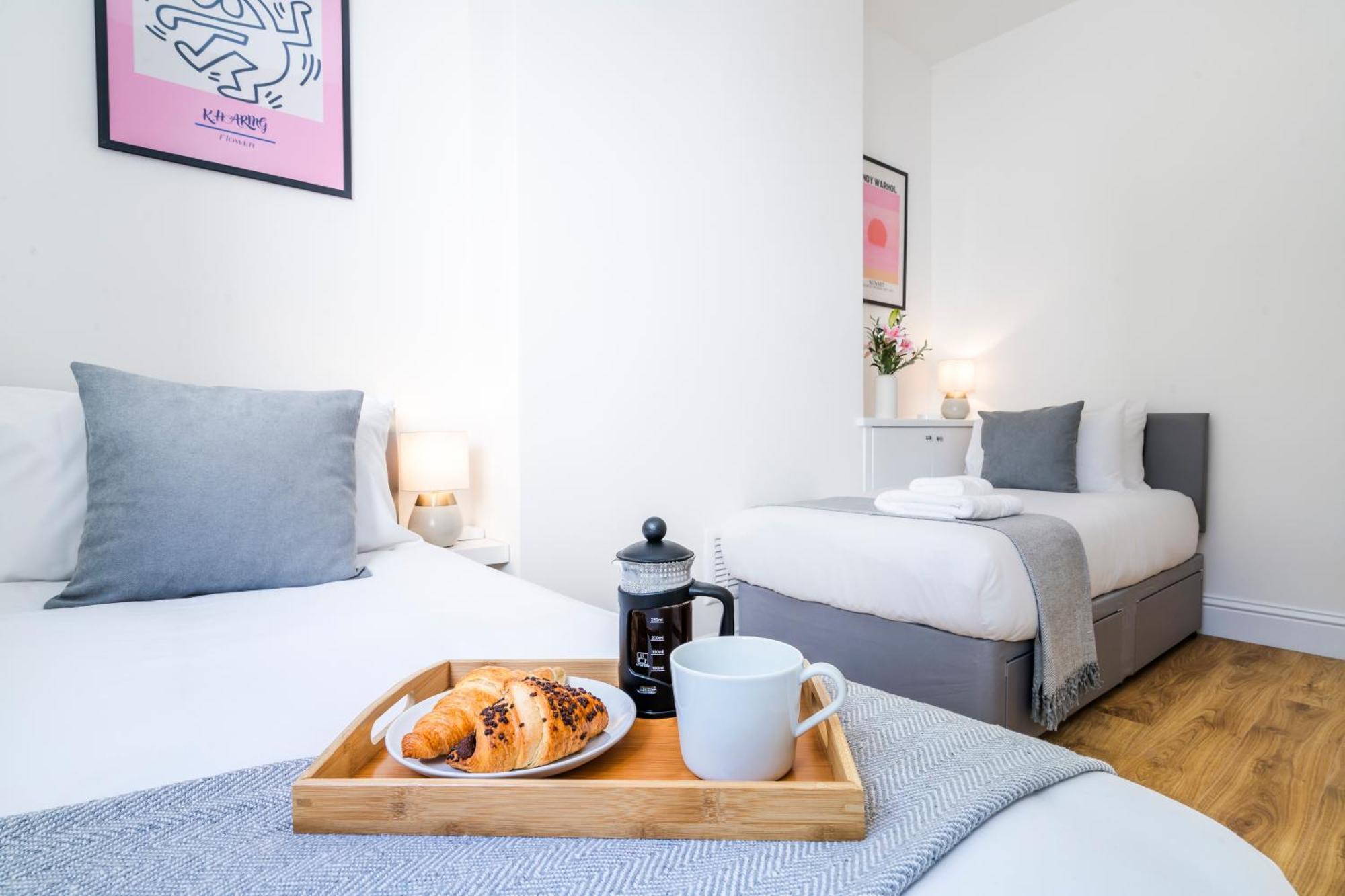 Cozy 2 Bedroom Apartment In Sutton サットン エクステリア 写真