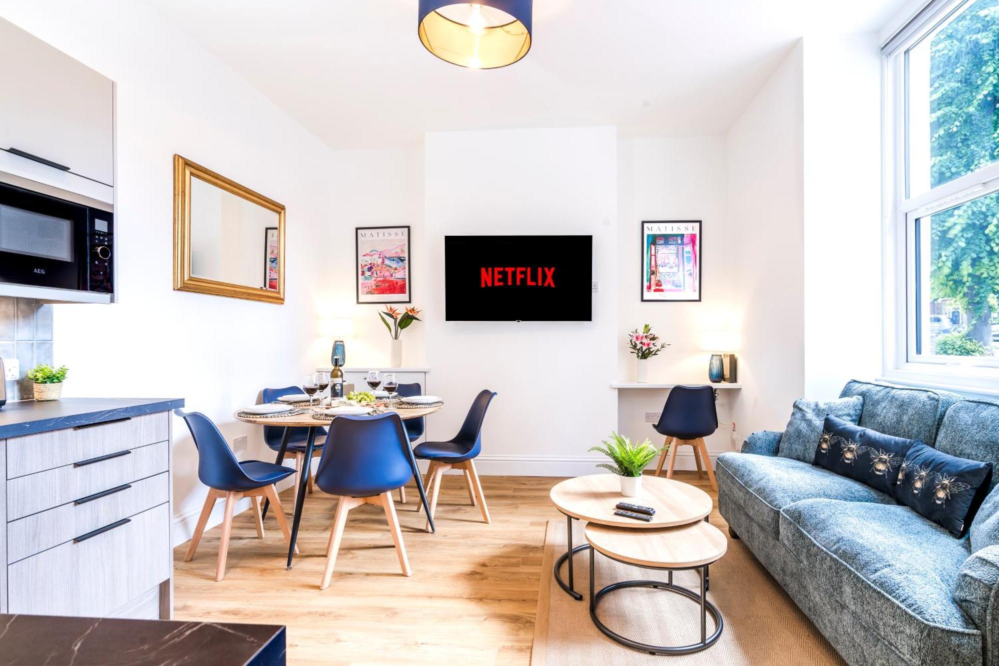 Cozy 2 Bedroom Apartment In Sutton サットン エクステリア 写真